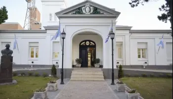 Santa Cruz: El gobernador denunció vandalismo y corrupción
