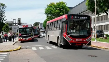Los micros de Paraná en conflicto y con posible medida de fuerza