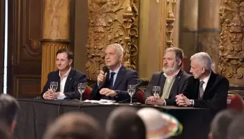 Alak encabezó un acto homenaje por los 30 años del atentado a la AMIA