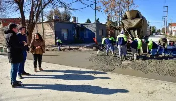 Leo Nardini visitó la obra de la calle Alfredo Palacios en Grand Bourg