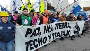 Río Negro: Gremios movilizaron en defensa del salario y pidiendo trabajo