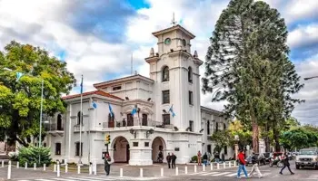 Malestar en Mendoza: Prioridades cuestionadas y escándalos políticos en la gestión de Raúl Rufeil