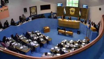 Río Negro: Tensión en la legislatura ante nuevos proyectos del plan de GNL