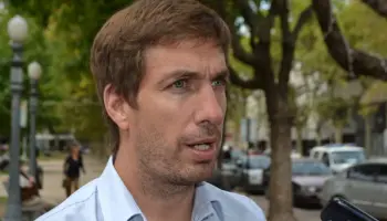 Denuncian a Juan Ustarroz por enviar empleados municipales a incendiar el campo de un vecino