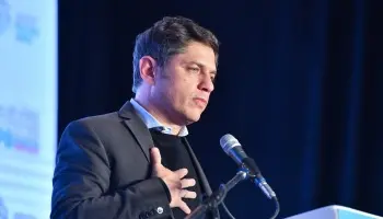 Kicillof y la burda maniobra de manipulación en medio del debate por la planta de GNL