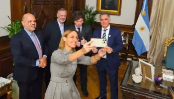 El troll center de Florencia Arietto bancado con contratos del Senado
