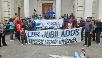 "Los jubilados estamos en pie de lucha, resistiendo, porque aún tenemos mucho hilo en el carretel"