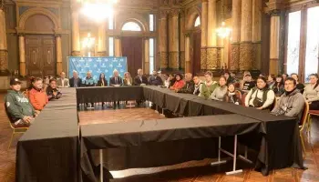 La Plata: Otro grupo de vendedores ambulantes se retira de la vía pública