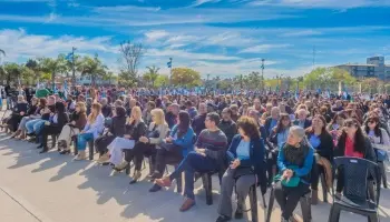 San Fernando homenajeó a sus maestras y maestros e inauguró un mástil gigante para la Bandera Argentina