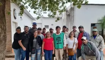Chaco: Los municipales desalojados por la policía continúan reclamando por sus salarios
