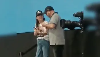 En el acto de Máximo, su tía apareció con una polémica gorra y despertó una interna familiar