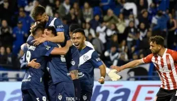 Vélez se aleja en la punta con una propuesta que refresca al fútbol argentino