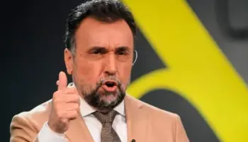 El rock del pedazo: La broma que le gastaron en vivo a Roberto Navarro
