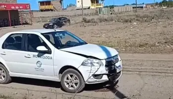 Neuquén: Empleada municipal choca vehículo oficial sin licencia