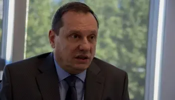 “Milei está destruyendo el país y va a chocar la economía”