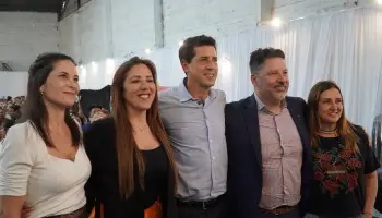 Gustavo Menéndez y Wado de Pedro cerraron la Expo Industria en Merlo