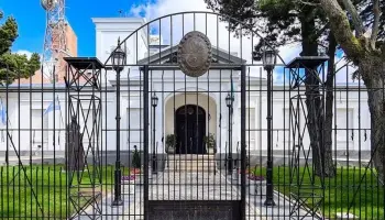 Gremios estatales de Santa Cruz rechazan oferta salarial del gobierno