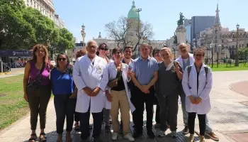 Fernando Gray participó de la marcha blanca en rechazo al desfinanciamiento de la salud y la educación