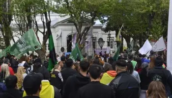 Paro de 72 horas en Santa Cruz: Trabajadores estatales exigen recomposición salarial