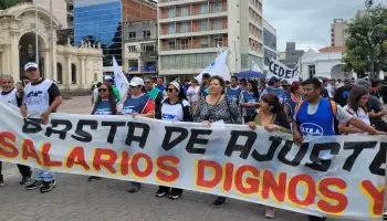 Jujuy: Contundente y masiva marcha contra las imposiciones salariales del gobierno*