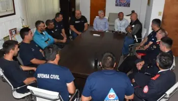 Homenaje a Defensa Civil y Bomberos Voluntarios de Berisso por su apoyo en la tragedia de Villa Gesell