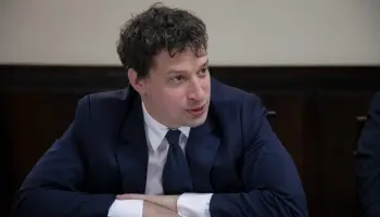 Yamil Santoro: "Los comuneros cobran sueldos multimillonarios a cambio de ninguna tarea significativa"