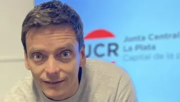 Desde la UCR platense, ya hay quien se le anima a Julio Alak