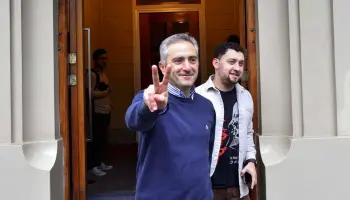 OPNyA: Andrés Larroque, entre la manipulación de encuestas y el caos administrativo