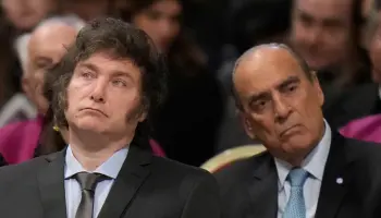 Javier Milei y el pacto de silencio con el funcionario que le autorizaba “facturas truchas”
