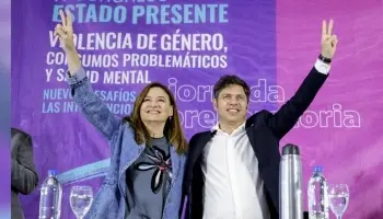 Madre de una víctima de femicidio le pidió justicia a Axel Kicillof y la ministra de las Mujeres la calló