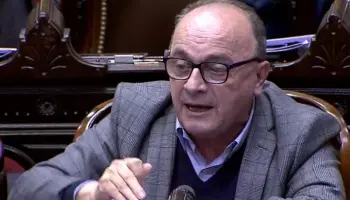 Leopoldo Moreau: "El programa de Javier Milei es un retroceso hacia políticas neoliberales fracasadas"
