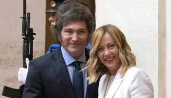 Denunciaron a Javier Milei por dejar Argentina sin un traspaso formal del mando