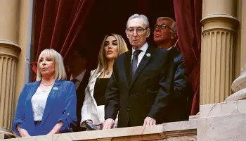El padre de Karina y Javier Milei, en la mira de entidades bancarias por sus millonarias deudas