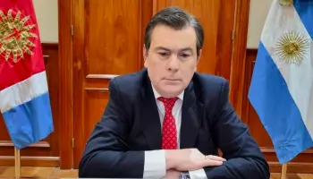 Gerardo Zamora, el mandatario que gobierna como en un feudo, bajo prácticas autoritarias