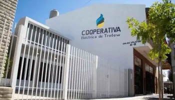 Aumento en tarifas eléctricas en Chubut: Merino lo anuncia, y la oposición reacciona
