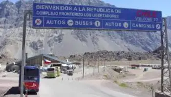 Gobierno de Javier Milei empieza a luchar contra viajes de compras a Chile