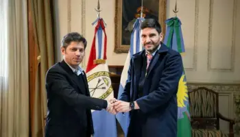 Inseguridad: Axel Kicillof reclamó falta de fondos pero defendió "regalarle" patrulleros a Santa Fe