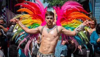 Los hombres apoyan más que las mujeres las ideas de Javier Milei contra el feminismo y la comunidad LGBT+