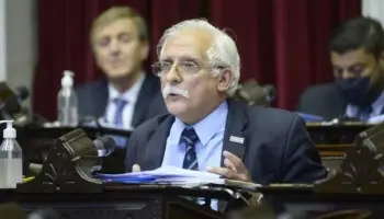 Carlos Zapata: "La política no es el lugar donde todo vale, los delincuentes deben estar afuera"