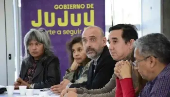 Docentes jujeños exigen sueldos acordes a la canasta básica y denuncian desigualdades salariales