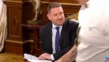 Así fue la interrupción de Santiago Caputo en la entrevista que Jonathan Viale le hizo a Javier Milei