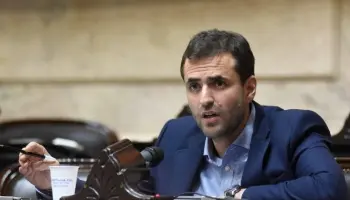 Emiliano Estrada, en la mira: Nuevas pruebas lo vinculan con una usina de fake news en Salta