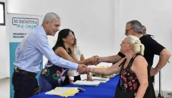 Berisso: 54 familias firmaron las escrituras de sus viviendas en un nuevo acto