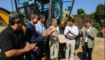 Misiones refuerza la infraestructura vial: Tres municipios reciben maquinaria para mejorar caminos