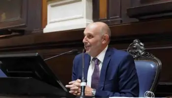 Alexis Guerrera advierte sobre el avance de Javier Milei contra la autonomía de la Provincia