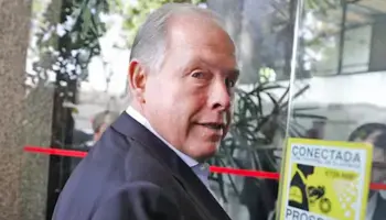 Gerardo Werthein puso a un actor al frente de un megaevento empresarial en la acéfala embajada de España