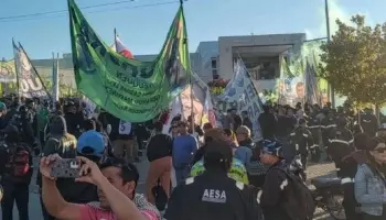 Neuquén sancionará a sindicatos por uso de pirotecnia en la Legislatura