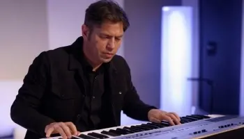 Las extrañas prioridades de Axel Kicillof: Un teclado musical para un hospital