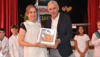 Inicio del ciclo lectivo 2025 en Berisso: Acto oficial en la Escuela N° 3 "Hipólito Yrigoyen"