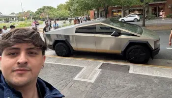 Influencer libertario festejó la presencia de un Tesla en Puerto Madero pero era un fake